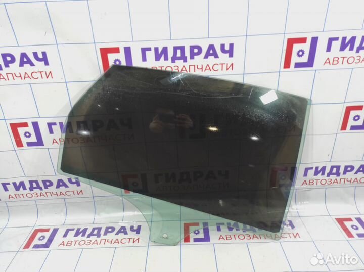 Стекло двери задней правой Ford Focus 3 1706320