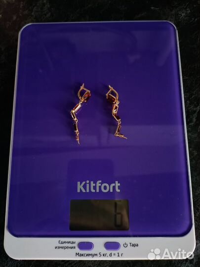 Золотые серьги с гранатом 585