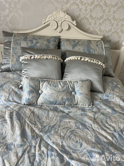 Покрывало с подушками