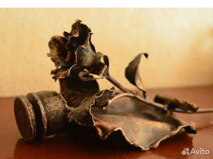 Розы Донбасса из осколков снарядов