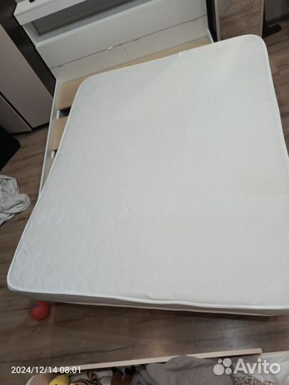 Кровать двуспальная