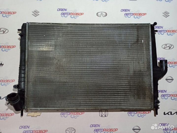 Радиатор охлаждения двигателя Renault Duster 1.6