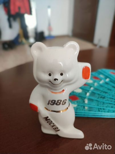 Статуэтка фарфор Мишка -талисман Хоккеист,Конаково