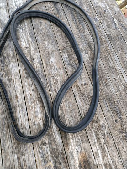 Toyota corolla 130 2003 Резинка крышки багажника