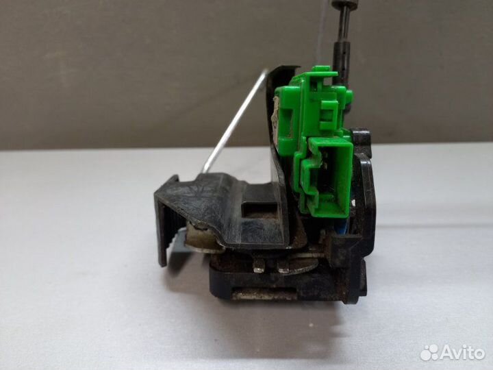 Замок двери передний правый Hyundai Solaris 2012