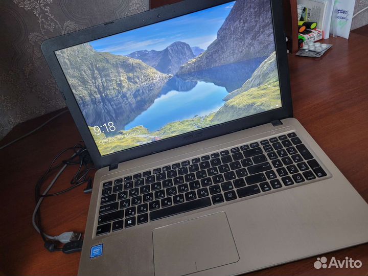 Ноутбук asus D540N