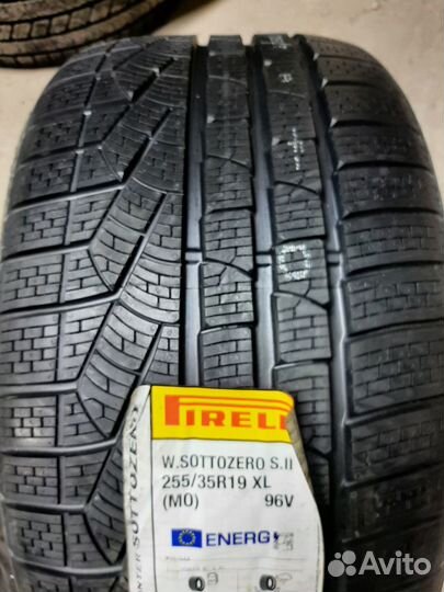 Pirelli Winter Sottozero II 255/35 R19 96V