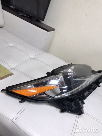 Стекло правой фары Lexus ES 6 рестайлинг 14-18г