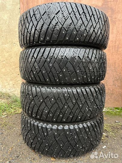 Goodyear Ultragrip Ice Arctic 215/60 R16
