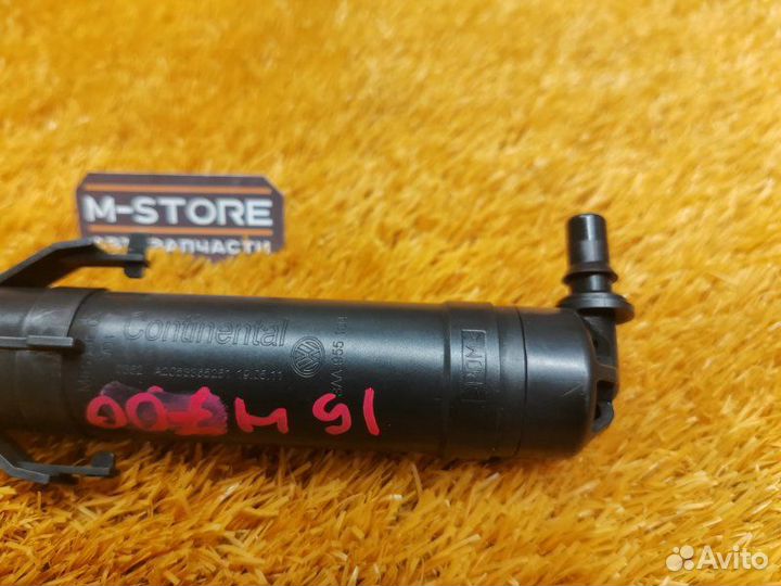 Форсунка омывателя фары передняя правая Volkswagen