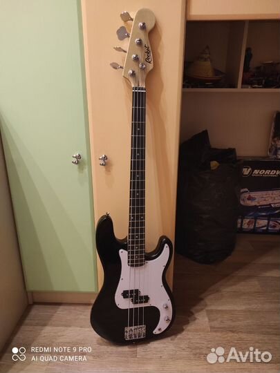 Бас гитара Rocket