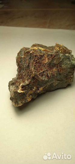 Минерал лампрофиллит необработаннный