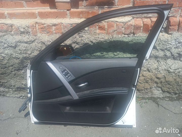 Правая дверь на bmw е60