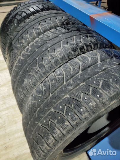 Bridgestone Ice Cruiser 5000 205/60 R16