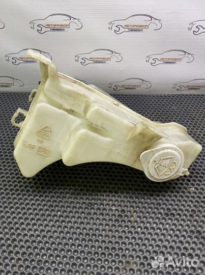 Бачок омывателя Mitsubishi Libero