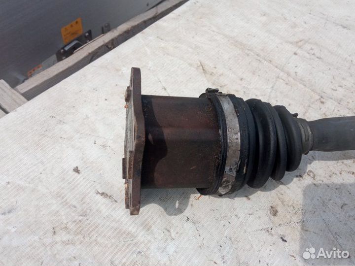 Привод лев. перед. Audi A4