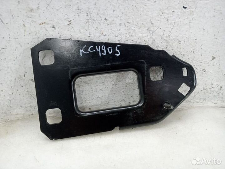 Пластина крепежная audi A4 B8 Правая