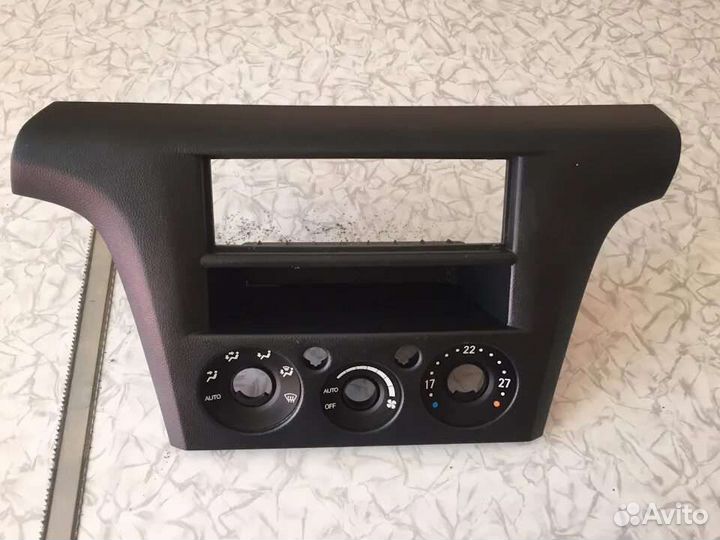 Рамка магнитолы Outlander 1, 2002-2008г