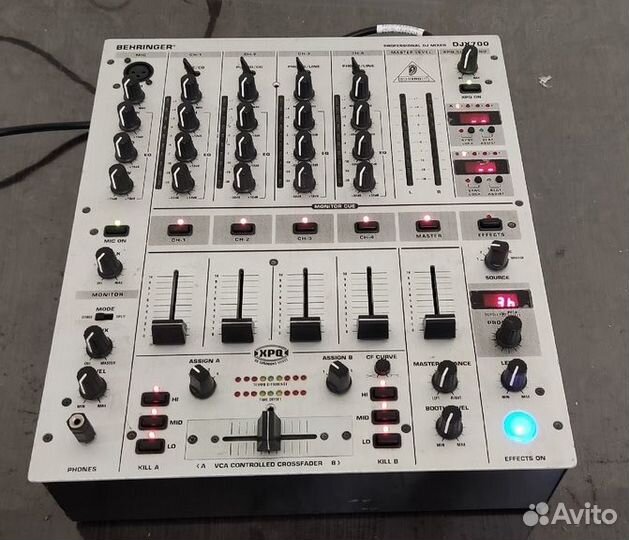 Behringer djx700
