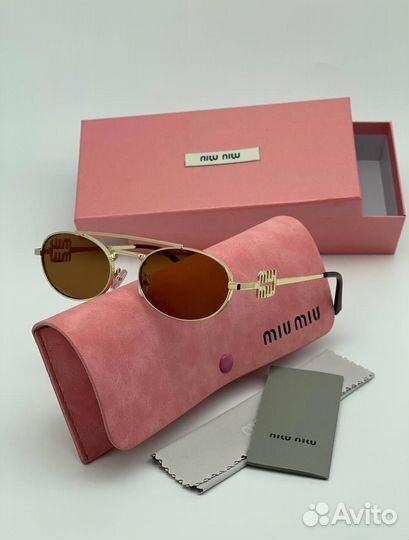 Солнцезащитные очки Miu Miu