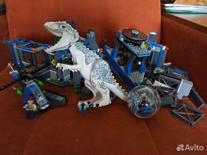 Lego jurassic world Побег индоминуса 75919