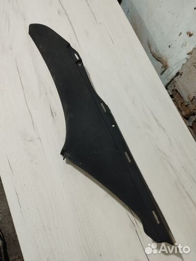 Правая обшивка задней стойки bмw 7 Е65 бмв 7 Е65