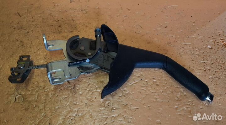 Рычаг стояночного тормоза Kia Rio III