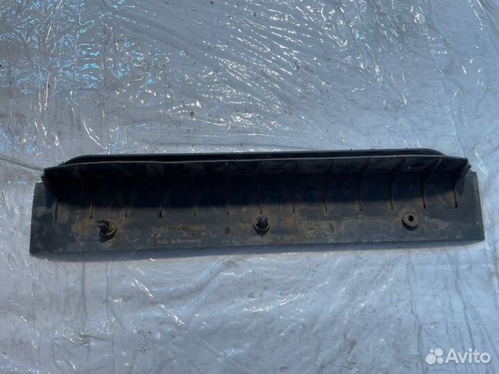 Накладка порога правая Mercedes-Benz