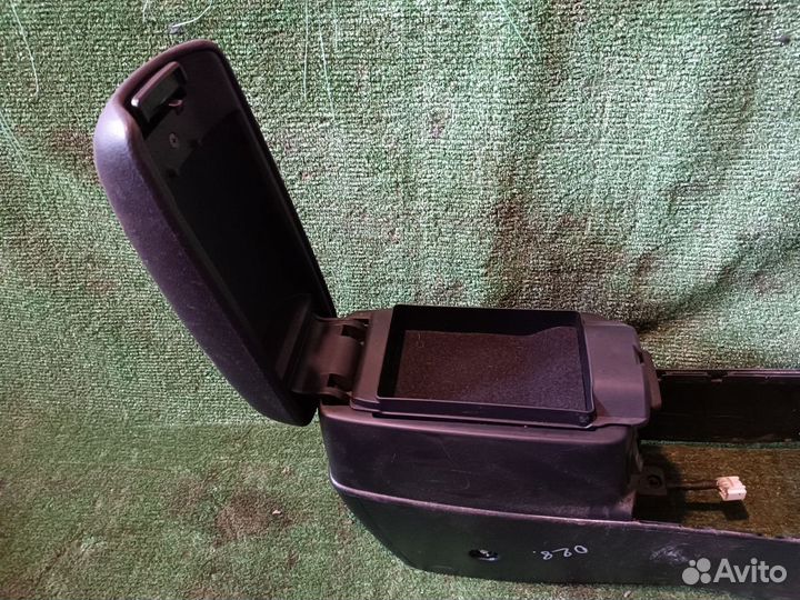 Подлокотник Mazda 6 GG рестайлинг (2005—2008)