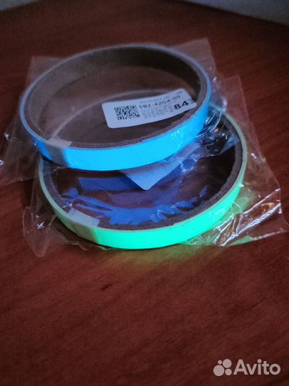 Самоклеящейся лента светится в темноте