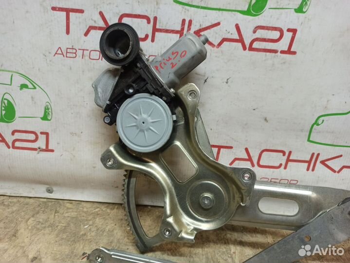 Стеклоподъемник передней правой двери Toyota Prius