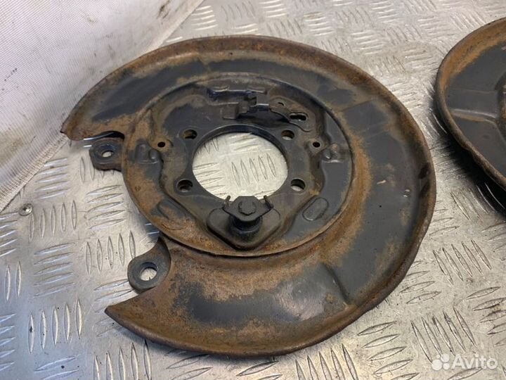 Щит опорный задний Nissan X-Trail T31 MR20DE 2009