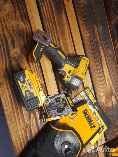Аккумуляторная шуруповерт dewalt