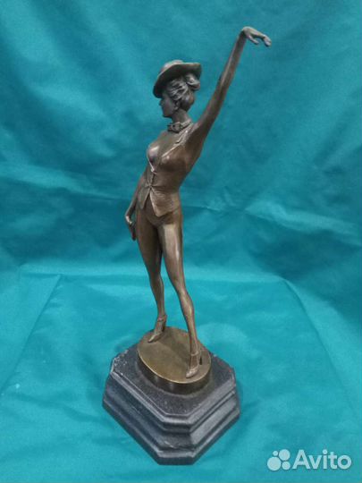 Статуэтка-Танцовщица кабаре,бронзовая