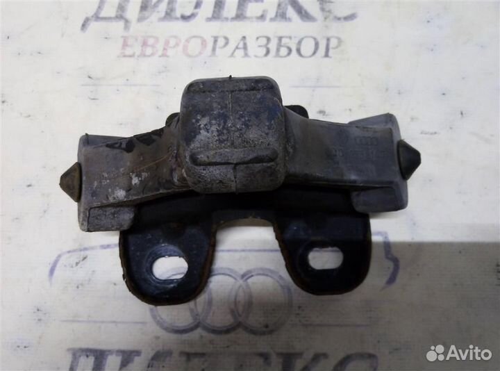 Кронштейн глушителя VW Passat (B6) 2005-2010