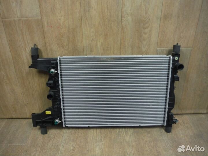 Радиатор охлаждения Chevrolet Cruze 2012