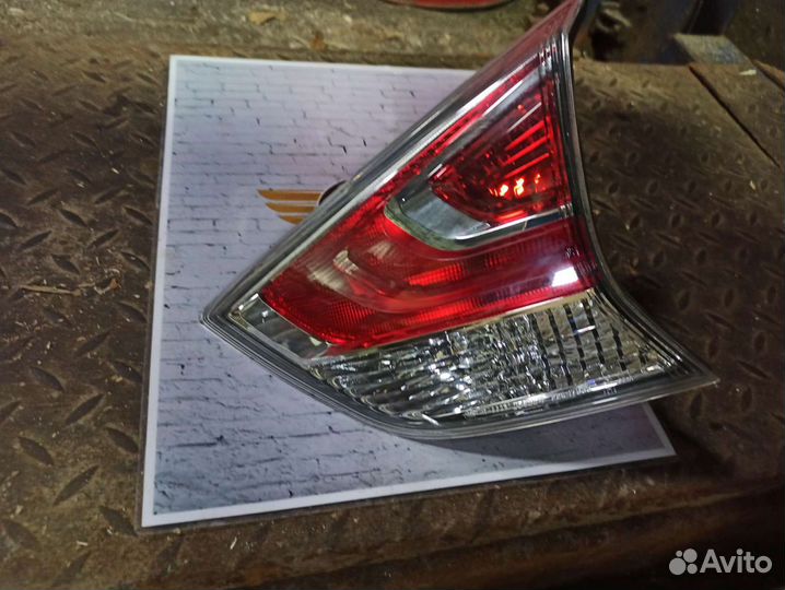 Фонарь правый Nissan x-trail t32