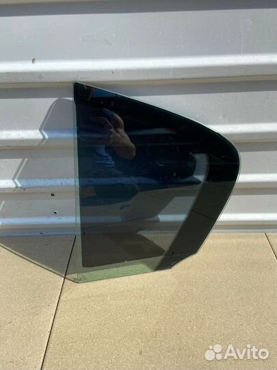 Стекло треугольник заднее левое Volkswagen Passat