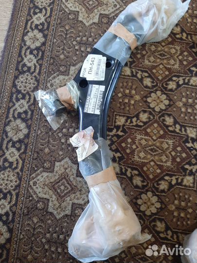 Передние рычаги правый и левый almera classic B10