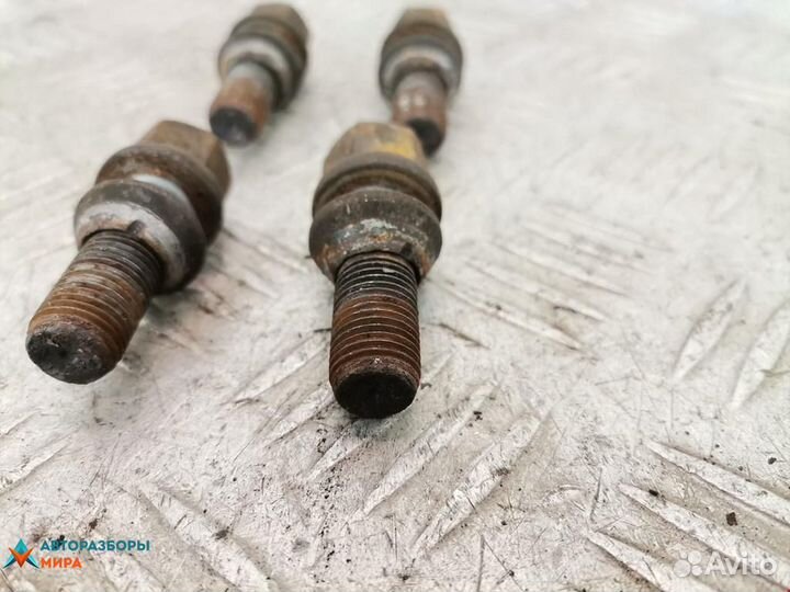 Болт колесный Citroen C4 Picasso 2007 701601139B