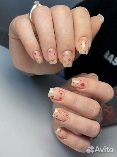 Модель на маникюр
