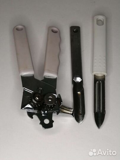 Открывашка для консервов и ножи для чистки овощей