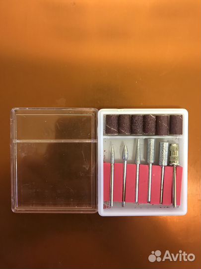 Лампа для сушки ногтей и пылесос для маникюра