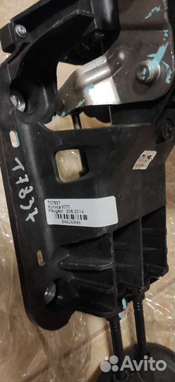 Кулиса с тросиками для Peugeot 208