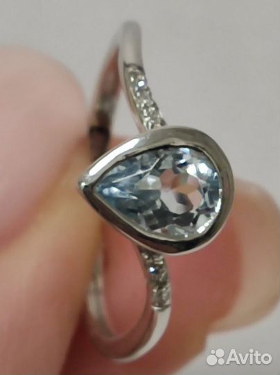 Золотое кольцо с топазом и бриллиантами 585 проба