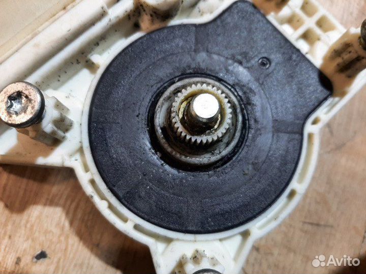 Мотор стеклоподъемника передний правый Bmw