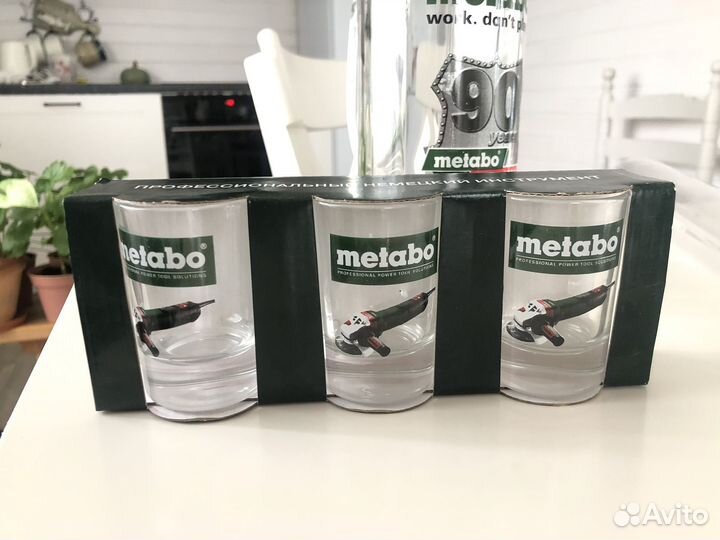 Бокалы пивные и рюмки