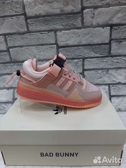Кроссовки Adidas forum low bad bunny розовые