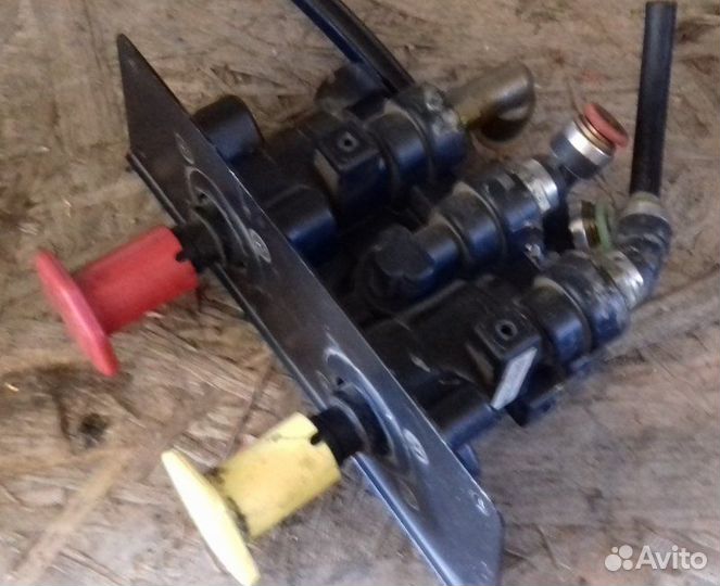 Кран стояночного тормоза Freightliner Colambia