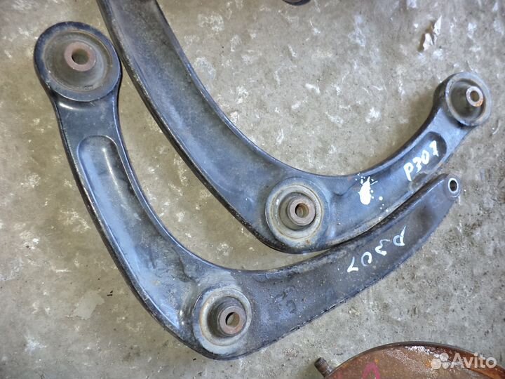 Ступица рычаг передний Peugeot Пежо 307 Citroen C4